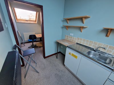 1 Wootton Street, Portsmouth, Healthcare / Office To Let - 20260420_153133.jpg