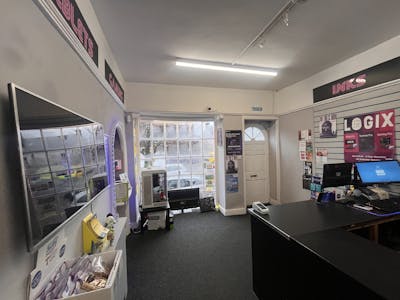 29 Regent Parade, Harrogate, Retail To Let - image00007.jpeg