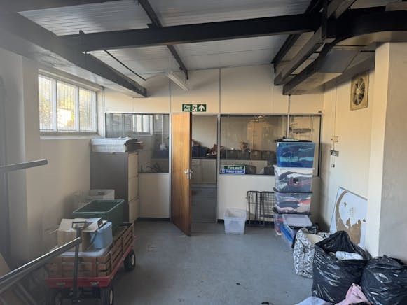214 Station Road, Addlestone, Offices / Industrial / Warehouse To Let - IMG_6048.JPEG