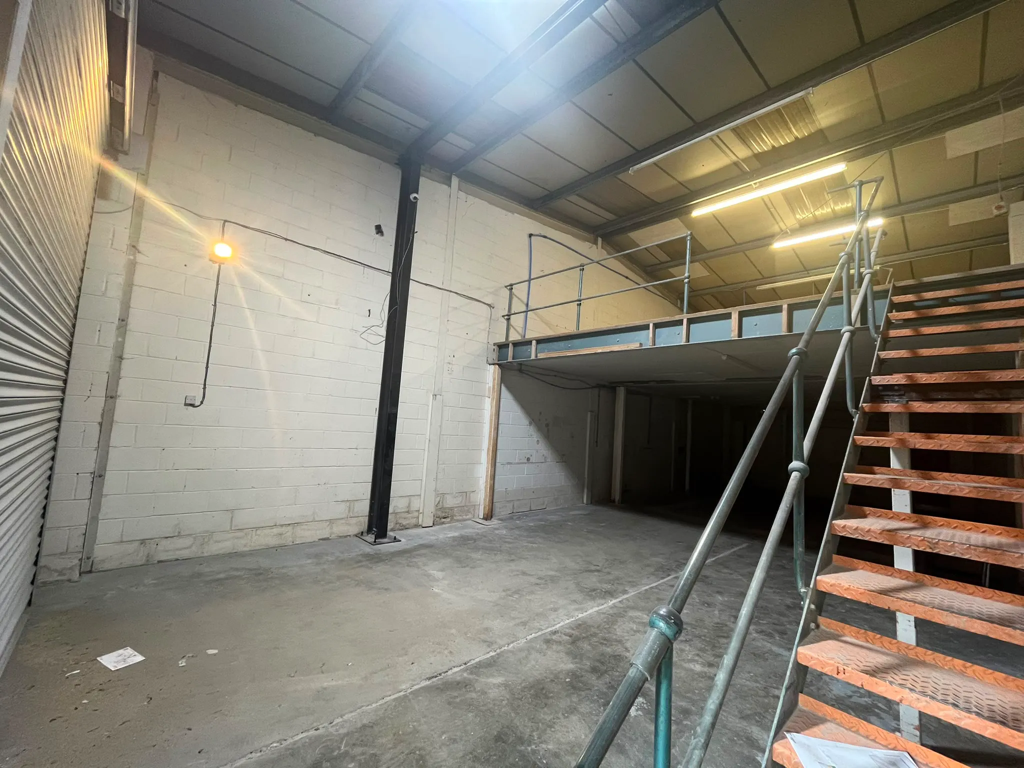 Unit 6, Hayes, Industrial To Let - 20260817_162727000_iOS 5.jpg