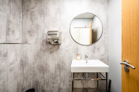 Industrial & Warehouse, Unit 4-5, London, Industrial/Logistics / Office To Let - Greenwich Centre Bus Pk U4-5 - 9.jpg