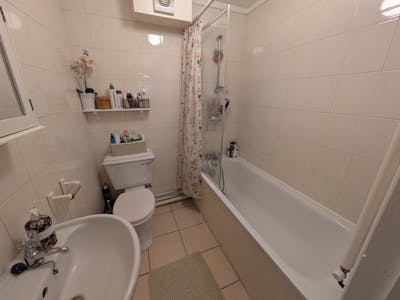 208 High Street, Dorking, Investment / Residential / Retail For Sale - 1000040165.jpg