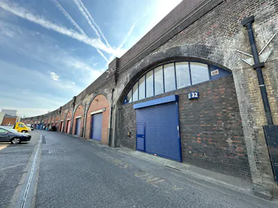 Arch 32 London Stone Business Estate, Battersea, Industrial To Let - 20260703_093433927_iOS.jpg