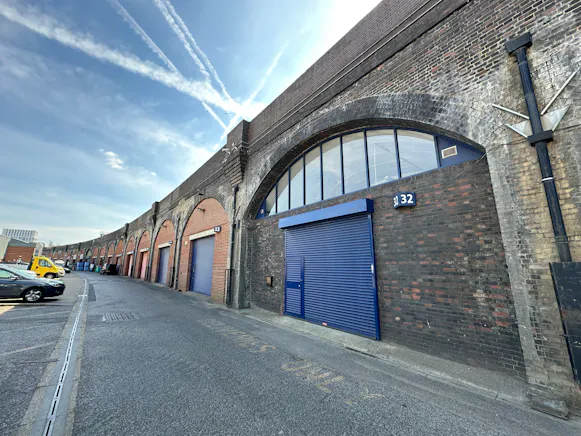 Arch 32 London Stone Business Estate, Battersea, Industrial To Let - 20260703_093433927_iOS.jpg