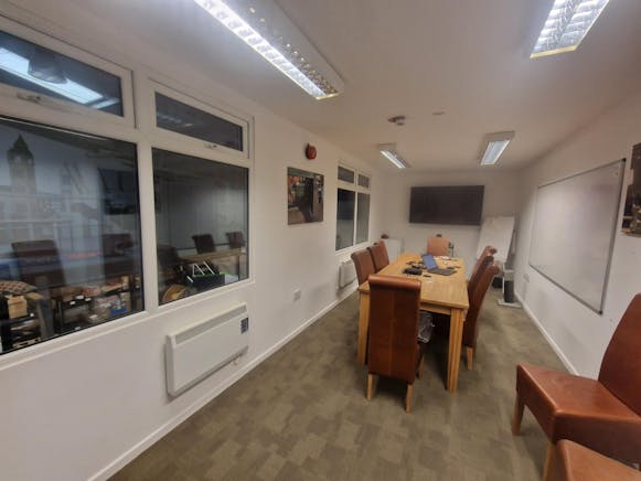 Unit 10 Berry Court Farm, Tadley, Industrial / Industrial To Let - 20251110_104328.jpg