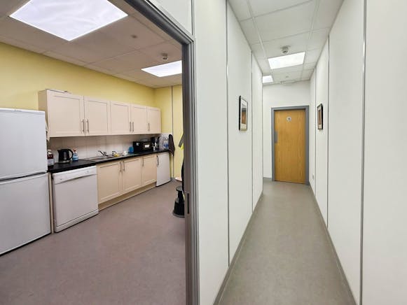 14 Braiswick Place, Basildon, Industrial / Office To Let / For Sale - cedf1cd7IMG20251104WA0031.jpg