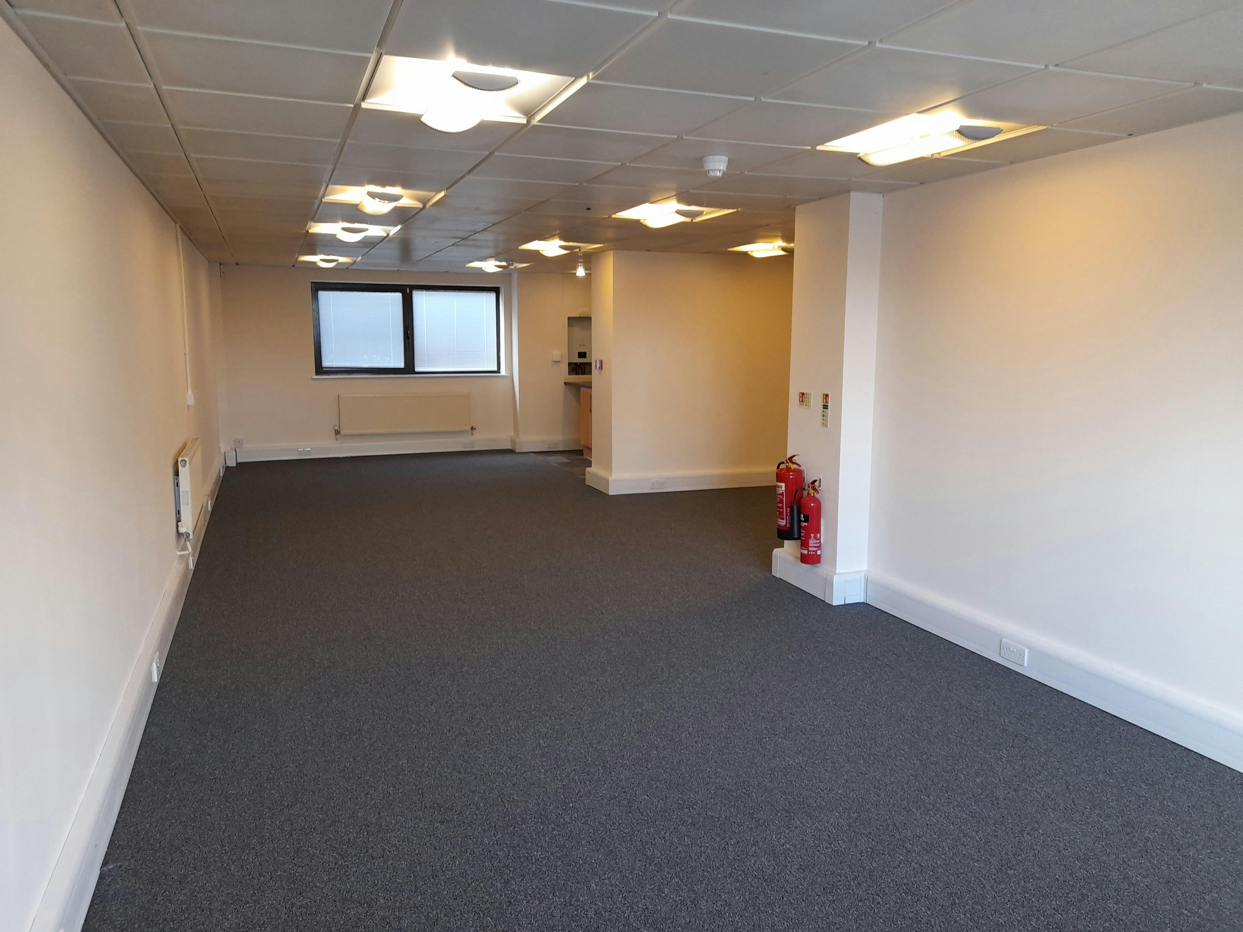 Unit C, Loddon Business Centre, Roentgen Road, Basingstoke, Offices To Let - 20241024_141502.jpg