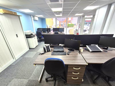 386 Buxton Road, Stockport, Office / Retail To Let - 20250717_123415.jpg
