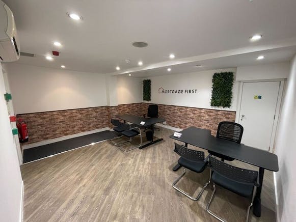 Prime Retail / Café / Grab & Go opportunity, 75 City Road, Old Street, London To Let - img_0153_720.jpg