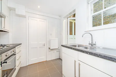 St John Street, London, Residential Flat To Let - Kitchen