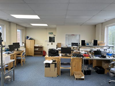 Brow Business Centre, Copyground Lane, Unit B, High Wycombe, Industrial / Office To Let - 20251010_132820402_iOS.jpg