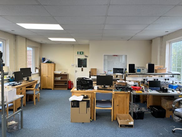 Brow Business Centre, Copyground Lane, Unit B, High Wycombe, Industrial / Offices To Let - 20251010_132820402_iOS.jpg