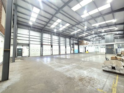 Unit 4 Suthers Street, Oldham, Industrial/Logistics To Let - 20241126_102956.jpg