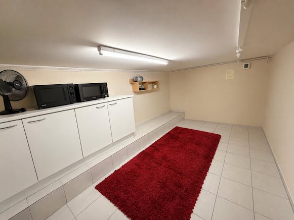 Cross Keys House, Perth, Retail To Let - Tidy utility room with red rug.jpeg