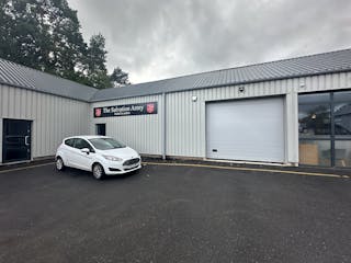 Unit 6 Dracott Park, Normandy, Industrial / Warehouse To Let - IMG_9582.JPG