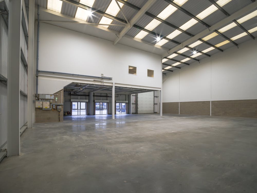 Industrial Unit in Weybridge - photo 3