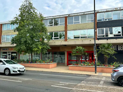 66 High Street North, Dunstable, Retail To Let - 20260804_091202006_iOS.jpg