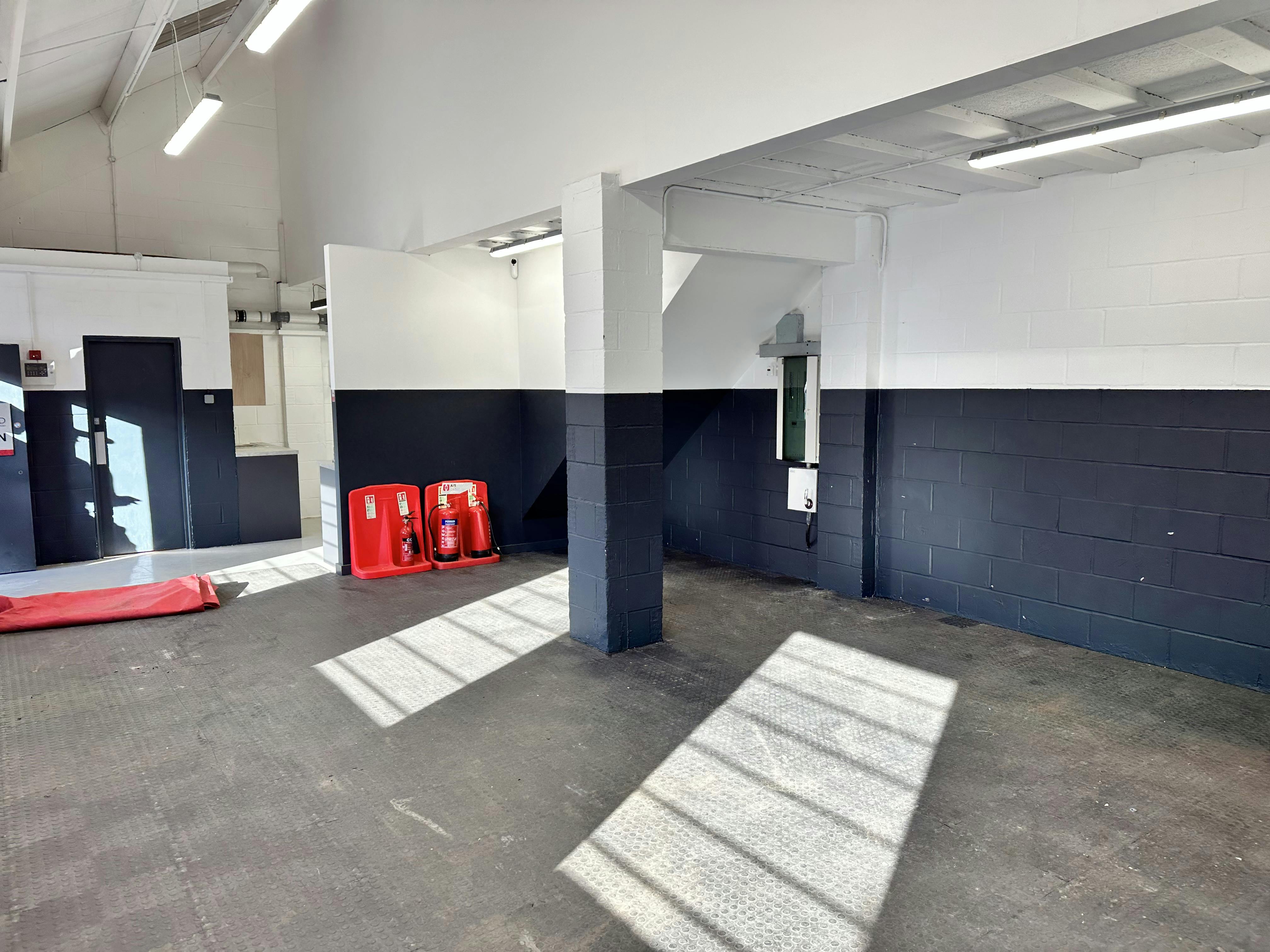 11 Brook Lane Business Centre, Brook Road South, Brentford, Industrial/Logistics Lease Assignment - C55054712256457F9A9C8E074B13163D.jpeg
