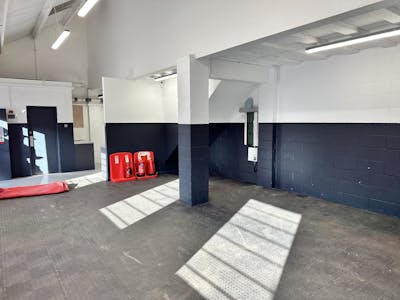 11 Brook Lane Business Centre, Brook Road South, Brentford, Industrial/Logistics Lease Assignment - C55054712256457F9A9C8E074B13163D.jpeg