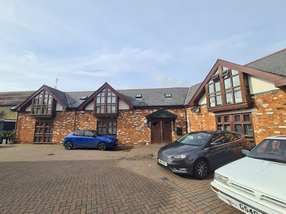 Quadrant Courtyard, Weybridge, Offices To Let - 20241017_133800.jpg