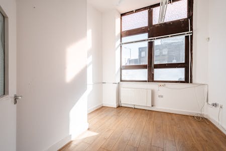 595-597 Commercial Road, London, Healthcare / Leisure / Office / Retail To Let - Commercial Rd 595597  Low Res 16.jpg
