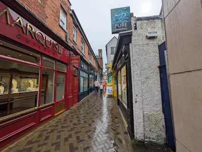 5 Swan Lane, Guildford, Retail To Let - 1000003801.jpg
