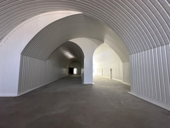 Arches 19-21 Goswell Hill, Windsor, Leisure / Offices / Retail To Let - IMG_1505.JPEG