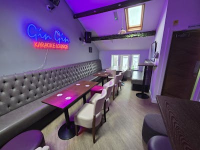 1 Milnrow Road, Oldham, Bar / Club To Let - First Floor