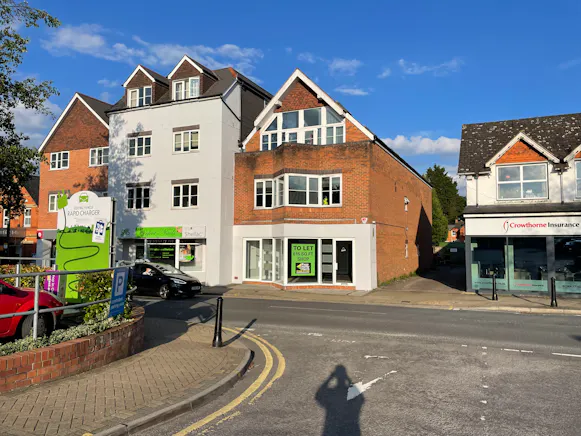 79 High Street, Crowthorne, Retail To Let - IMG_5138.jpg