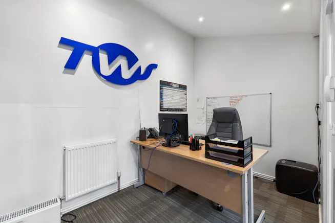 Unit 17, Aylesbury, Industrial / Industrial For Sale - 112514_17 Anglo Business Park(12).jpg