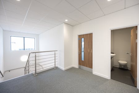 Unit 2, Metroplex Park, Tolworth, Industrial / Warehouse To Let - Metroplex Unit 2-5.jpg