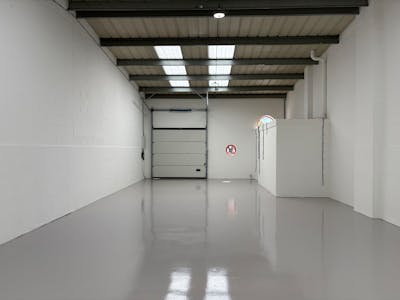 Unit 15 Mill Farm Business Park, Hounslow, Industrial / Warehouse To Let - IMG_7942.JPEG