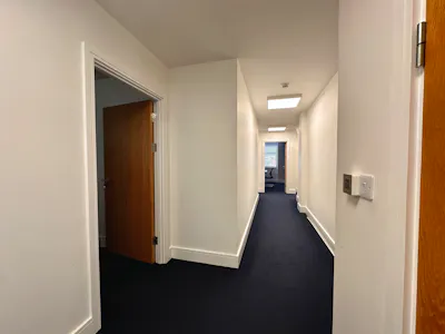 4 Imperial Court, Luton, Office To Let - 20260617_091359514_iOS.jpg