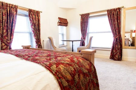 Parkers B&B and Restaurant, 1 Short Bridge Street, Y Drenewydd, Leisure For Sale - room6_3.jpg