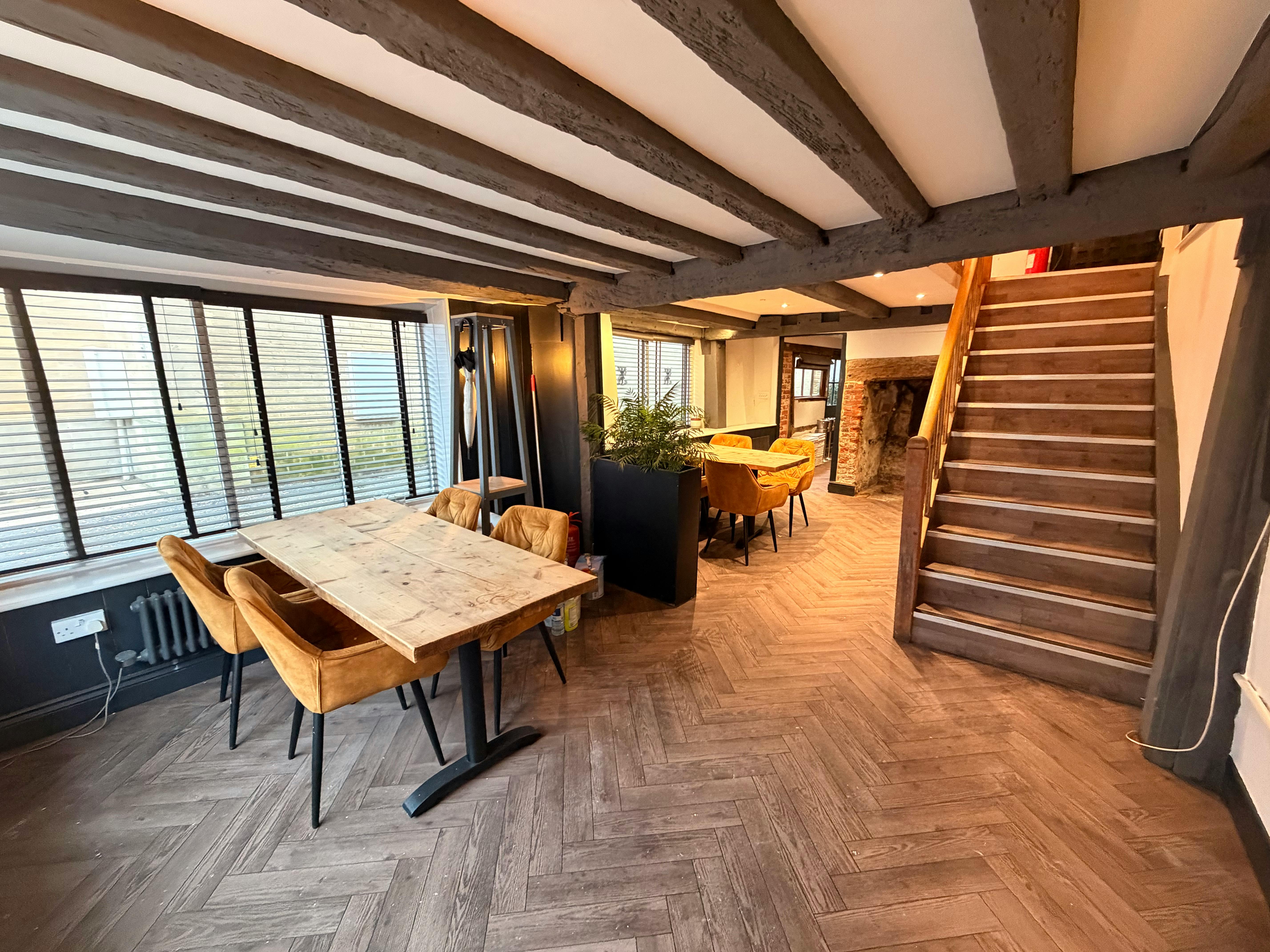 6 High Street, Petersfield, Retail To Let - IMG_2751.jpeg