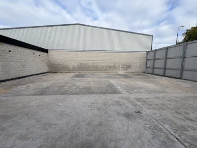 Units 18-20, Severnside Trading Estate, Textilose Road, Manchester, Industrial To Let - IMG_0875.JPG