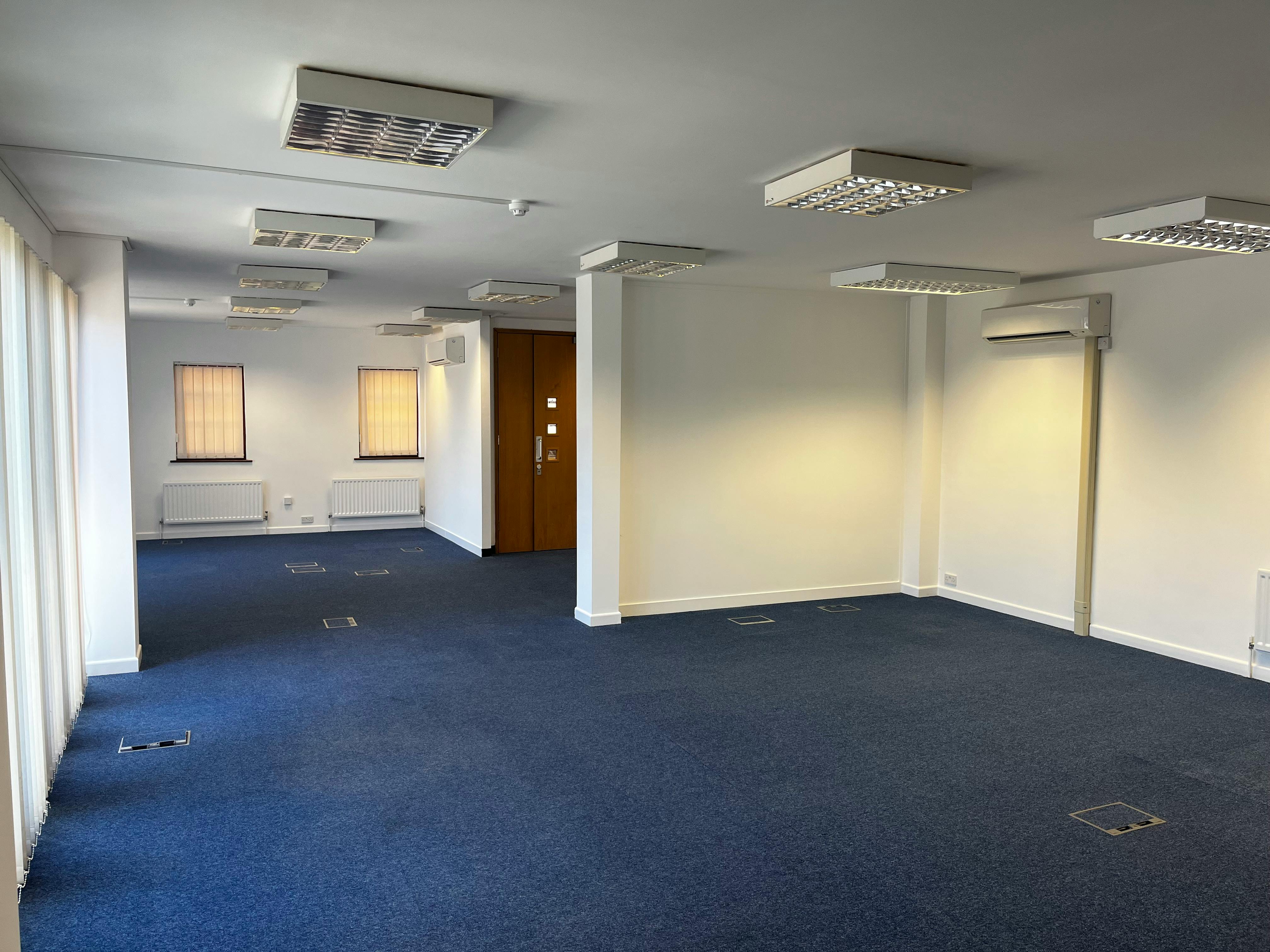 Office in Fareham - photo 4