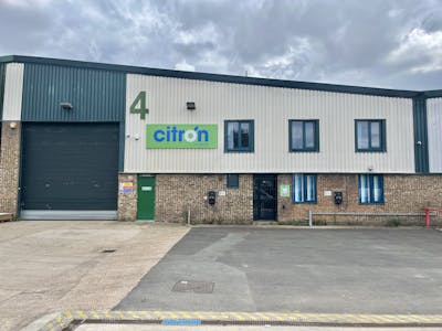 Unit 4 Fleming Way Trading Estate, Isleworth, Industrial / Warehouse To Let - 4 Fleming  Main 4.jpg