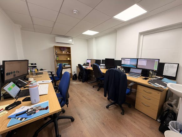 124 London Road, Benfleet, Office / Retail To Let - WhatsApp Image 2026-03-16 at 16.02.32 (1).jpeg