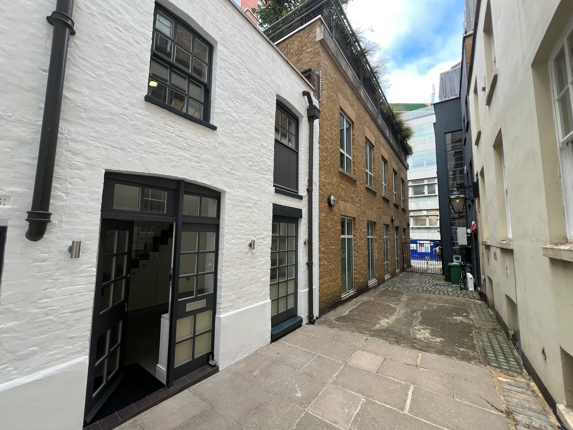 17-18 Coach & Horses Yard, London