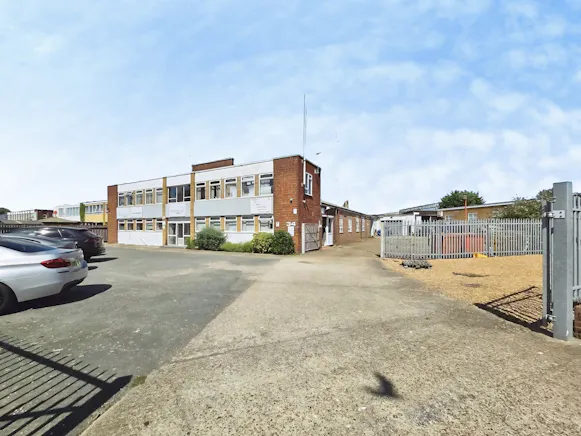 34 Towerfield Road, Southend-on-Sea, Industrial To Let - dc237e92-WhatsApp 20Image 202026-07-27 20at 2015.17.22 20 281 29.jpeg