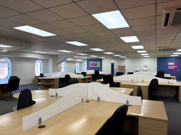 Unit 1, Kingfisher Business Park, Stroud To Let / For Sale - Int 5.jpg