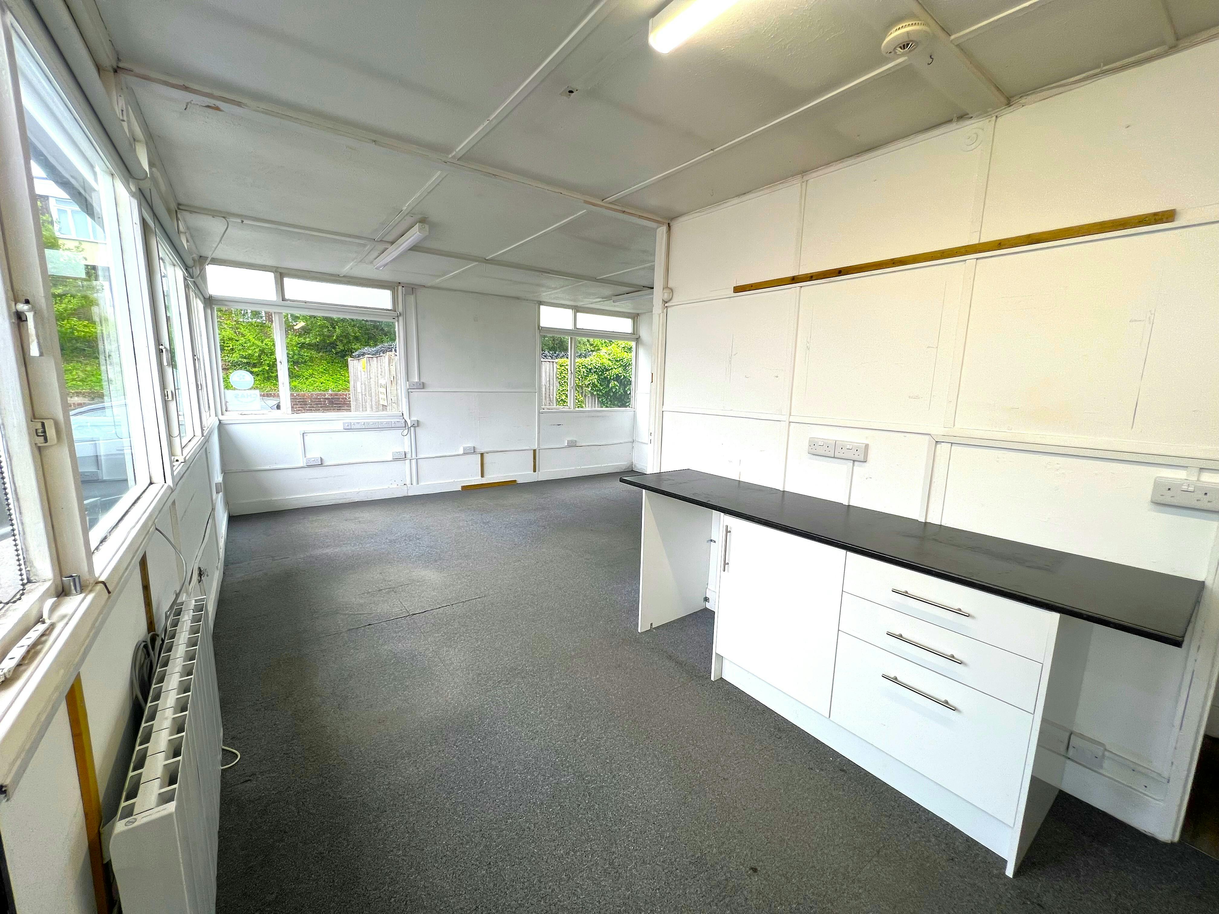 Unit 8 Mulberry Trading Estate, Horsham, Office To Let - IMG_0460.jpeg