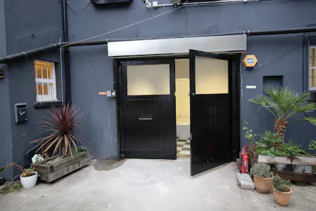Unit G1a, London, Office To Let - DSC09195.JPG