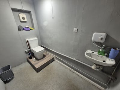 47 High Street West, Glossop, Retail To Let - 20260121_163951.jpg