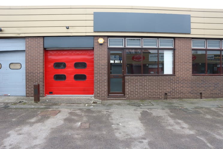 Units 10, 11 & 12 The Micro Centre, Reading, Industrial / Warehouse To Let - Micro Centre Unit 10 Exterior