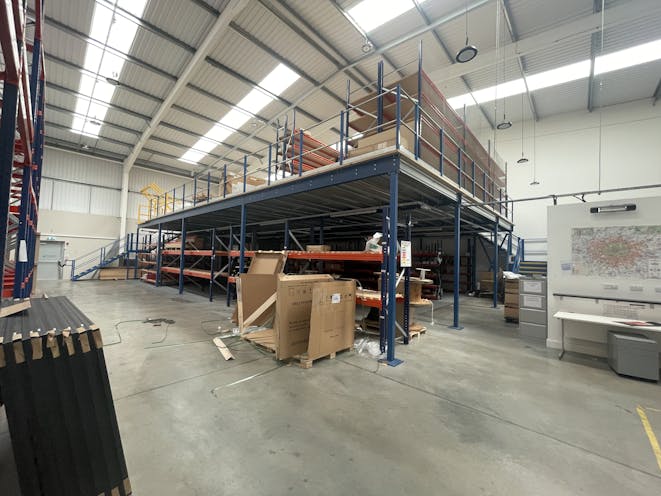 Unit 2 Trade City Bracknell, Bracknell, Industrial / Warehouse To Let - IMG_0735.JPG