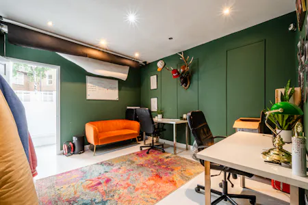 Ground floor, 102 Hoe Street, London, Office / Retail To Let - Hoe St 102 - 3.jpg