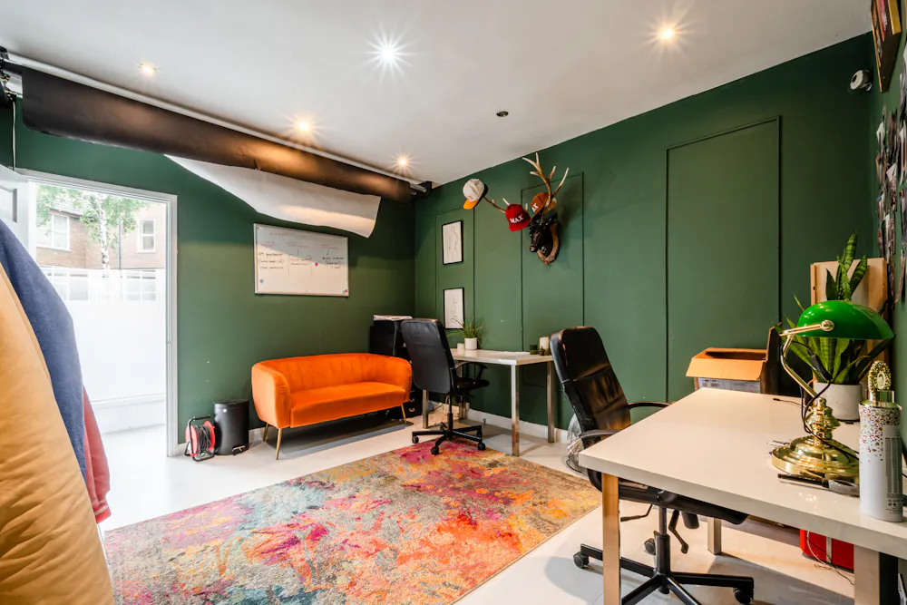 Ground floor, 102 Hoe Street, London, Office / Retail To Let - Hoe St 102 - 3.jpg