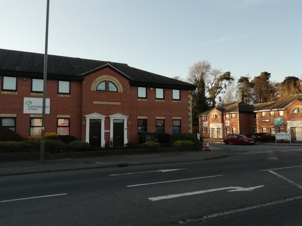 3 Tanners Yard, Bagshot, Offices / Other To Let - Front 4 Tanners Yard.jpg